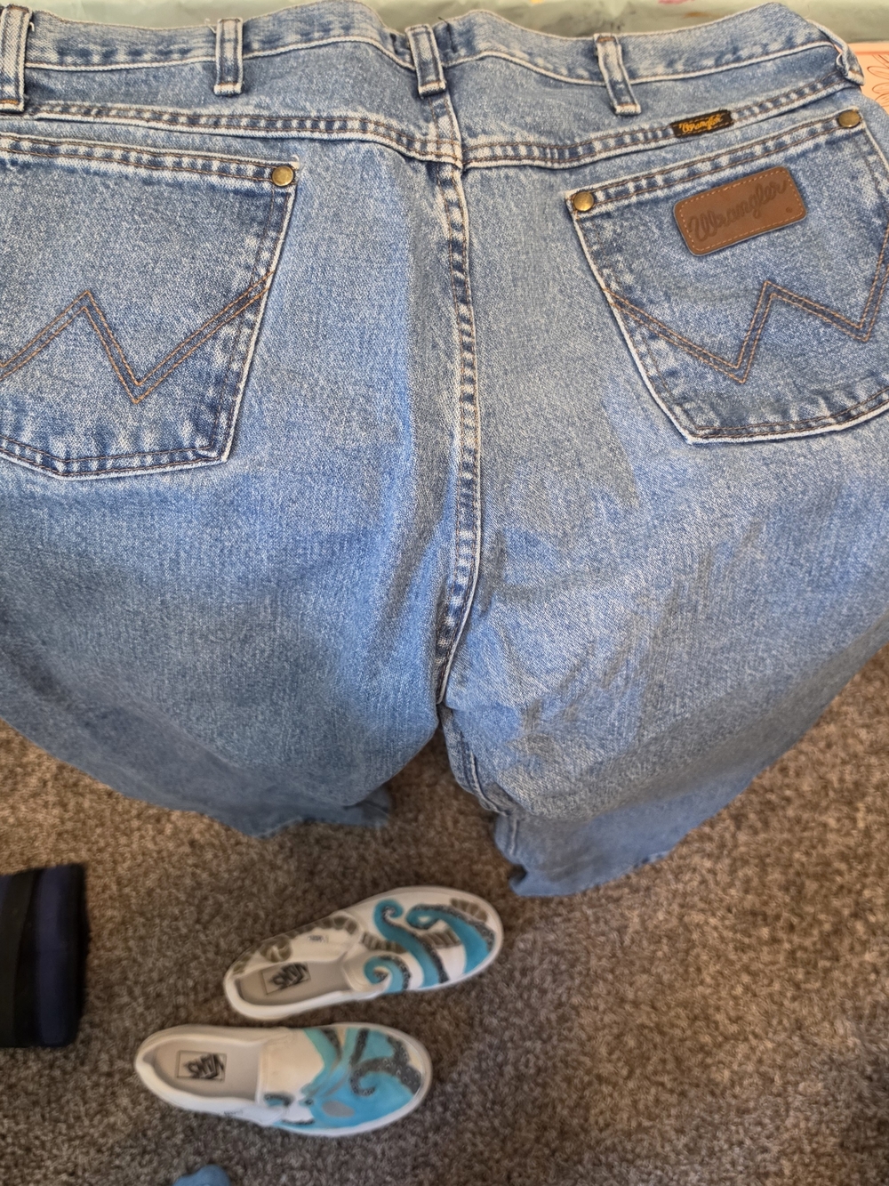 Wrangler Light Blue Relaxed Jeans - Classic Back Pocket Detail 38 X 32